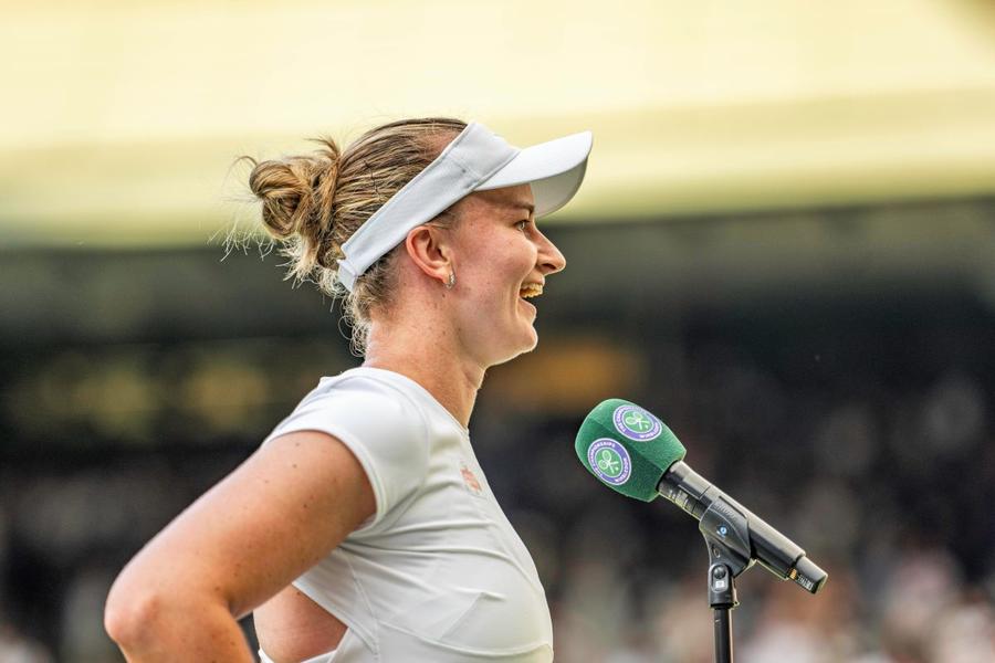 Barbora Krejcikova în interviul de pe teren la Wimbledon 2026 Foto: Imago Images Învingătoarea Mirrei Andreeva la Wimbledon nu e fan al arbitrajului electronic: „Sunt de modă veche”