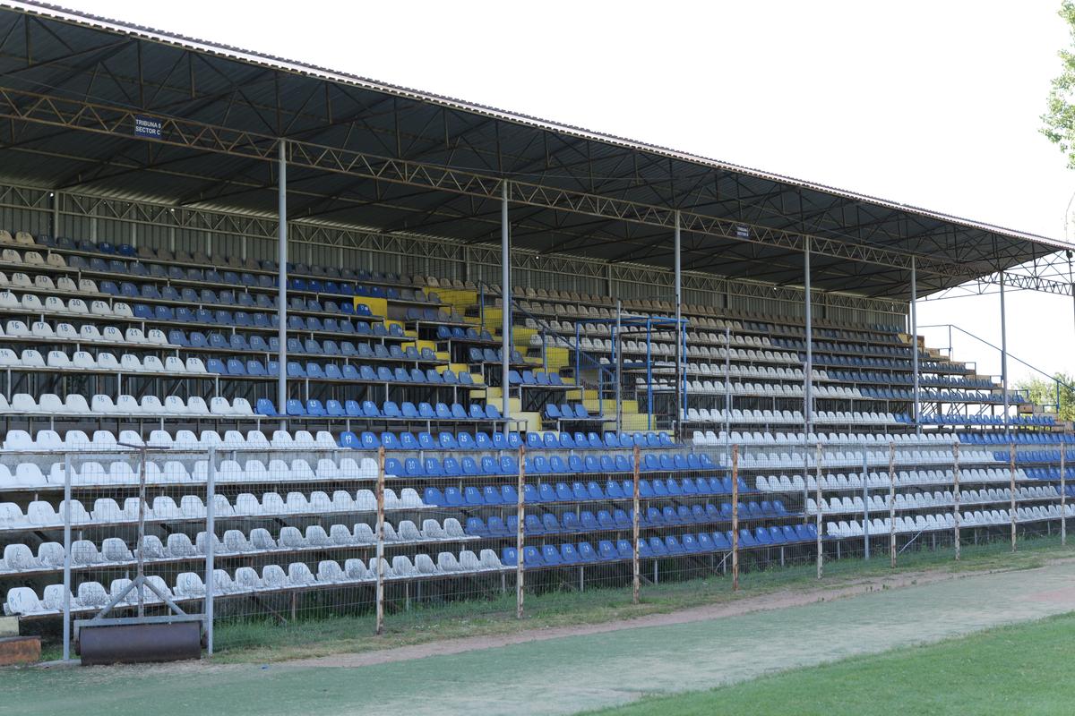 Cum arată Stadionul „Tineretului” din Urziceni // foto: Andrei Furnigă (GSP)