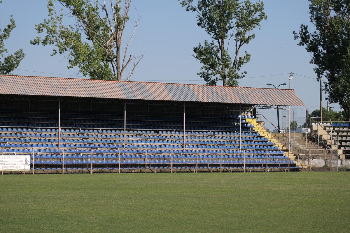 Cum arată Stadionul „Tineretului” din Urziceni // foto: Andrei Furnigă (GSP)