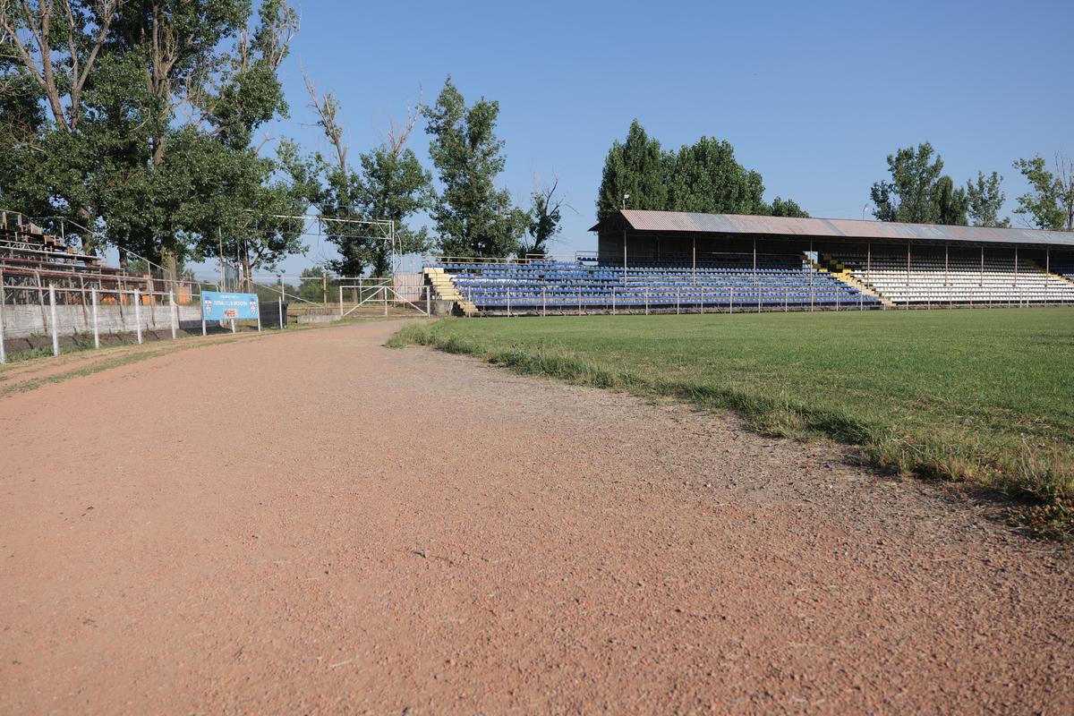 Cum arată Stadionul „Tineretului” din Urziceni // foto: Andrei Furnigă (GSP)
