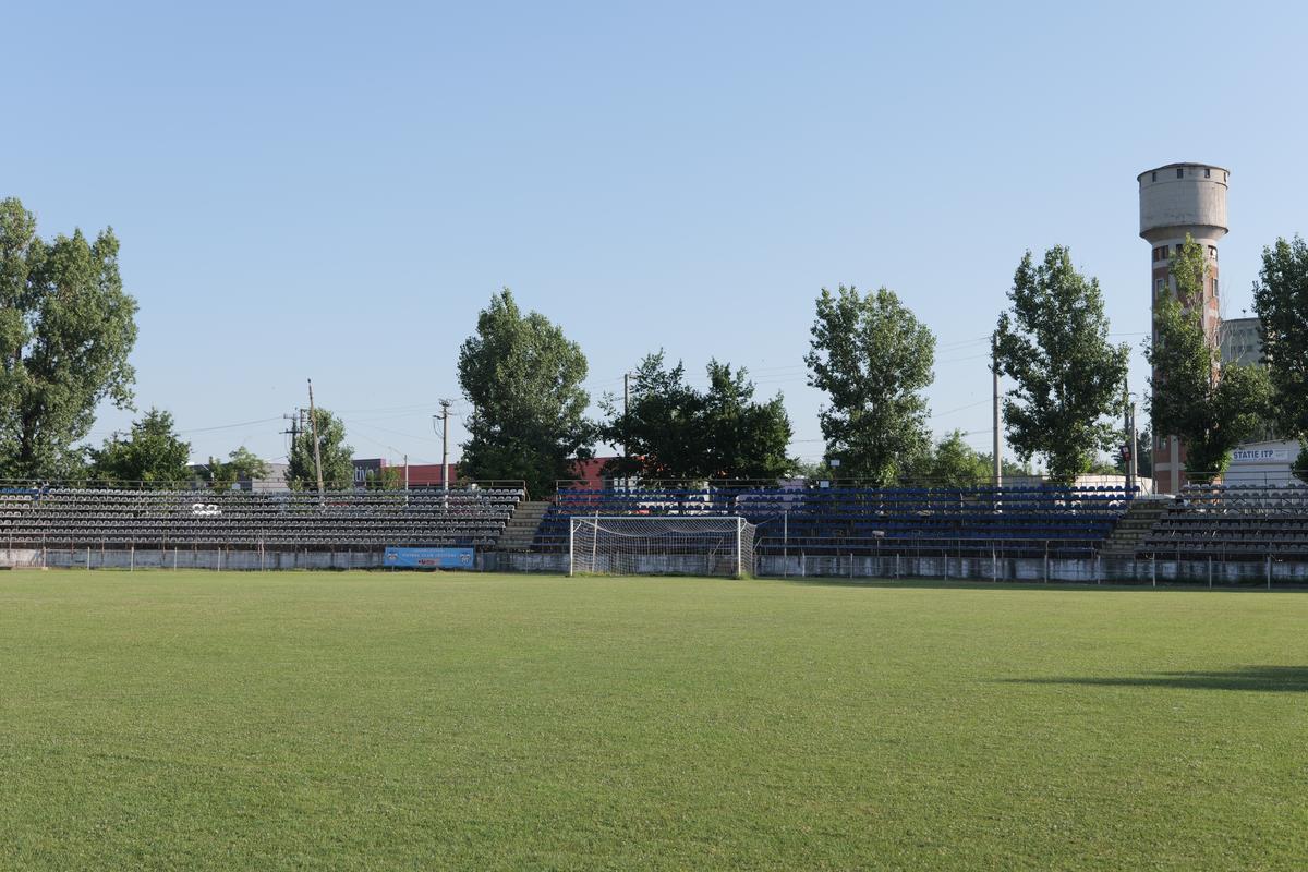 Cum arată Stadionul „Tineretului” din Urziceni // foto: Andrei Furnigă (GSP)