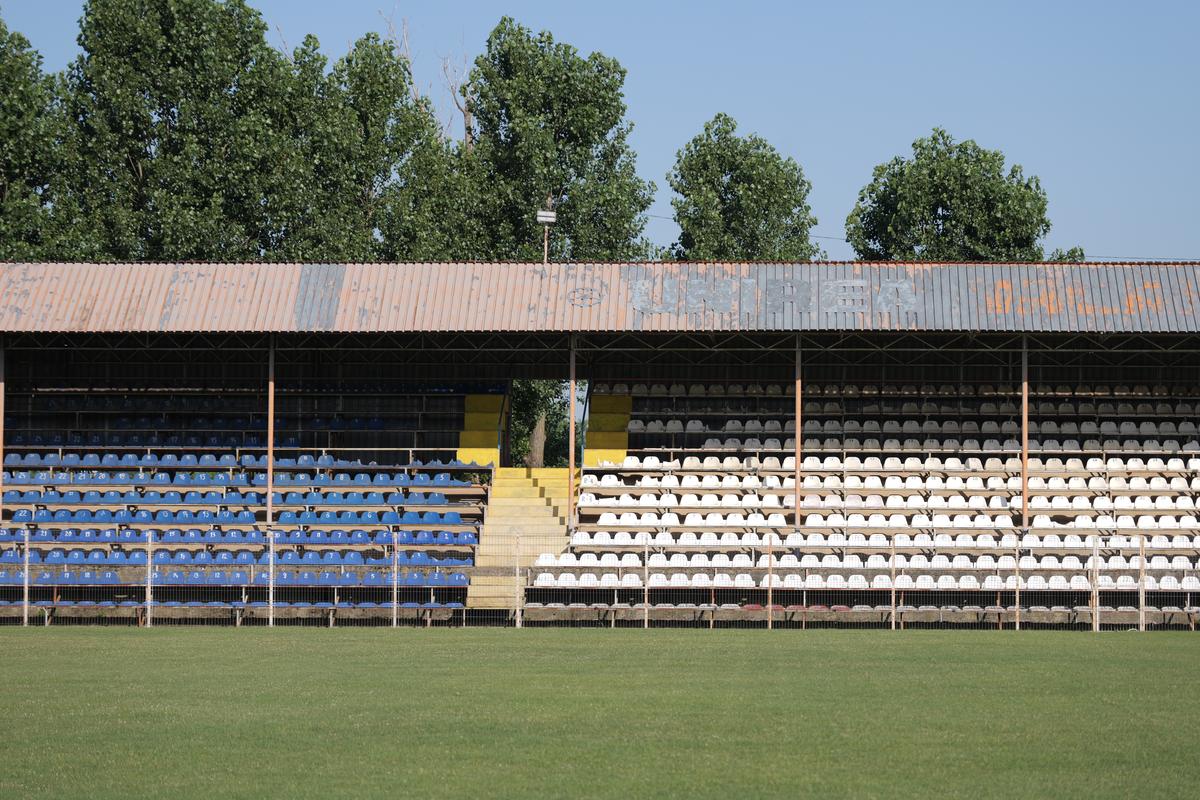 Cum arată Stadionul „Tineretului” din Urziceni // foto: Andrei Furnigă (GSP)