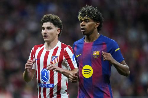 Julian Alvarez vs Lamine Yamal, într-un duel Atletico - Barcelona din Liga Campionilor 2025 - 2026 / Foto: Imago