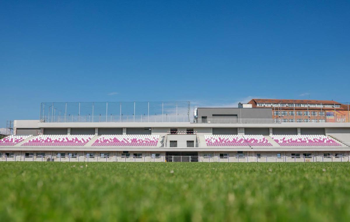 Schimbare incredibilă pe arena veche de 98 de ani » Imagini spectaculoase