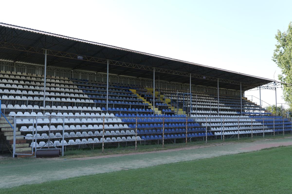 Cum arată Stadionul „Tineretului” din Urziceni // foto: Andrei Furnigă (GSP)