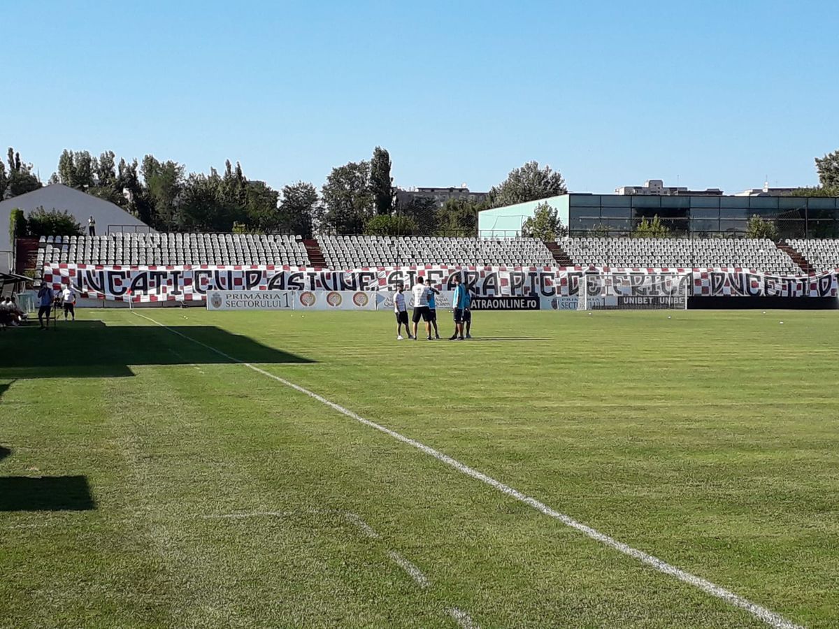 VIDEO Fanii Rapidului au făcut spectacol înaintea meciului cu Turris! Atmosferă incendiară în Regie