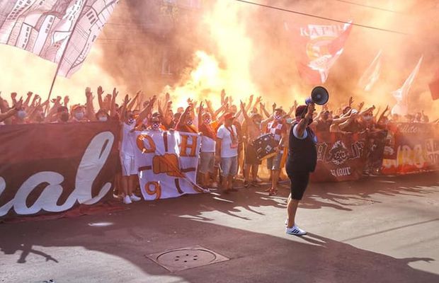 VIDEO Fanii Rapidului au făcut spectacol înaintea meciului cu Turris! Atmosferă incendiară în Regie