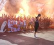 În fața stadionului din Regie, s-au adunat în jur de 350 de suporteri ai Rapidului, care au încurajat echipa pregătită de Dan Alexa înaintea meciului cu Turris, ultimul din play-off-ul pentru promovare din Liga 2.