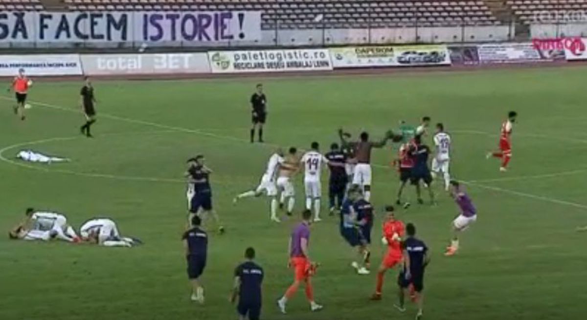 FOTO Imagini FANTASTICE! FC Argeș și UTA au sărbătorit împreună promovarea în Liga 1