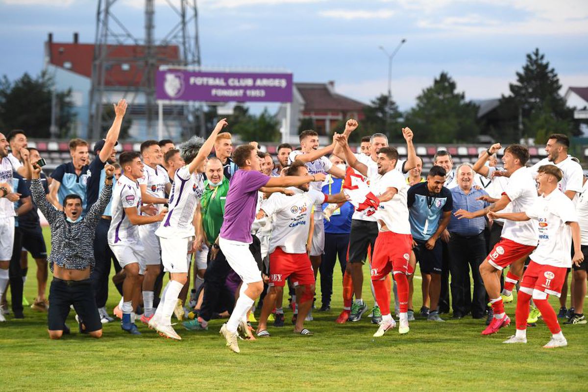 FOTO Imagini FANTASTICE! FC Argeș și UTA au sărbătorit împreună promovarea în Liga 1