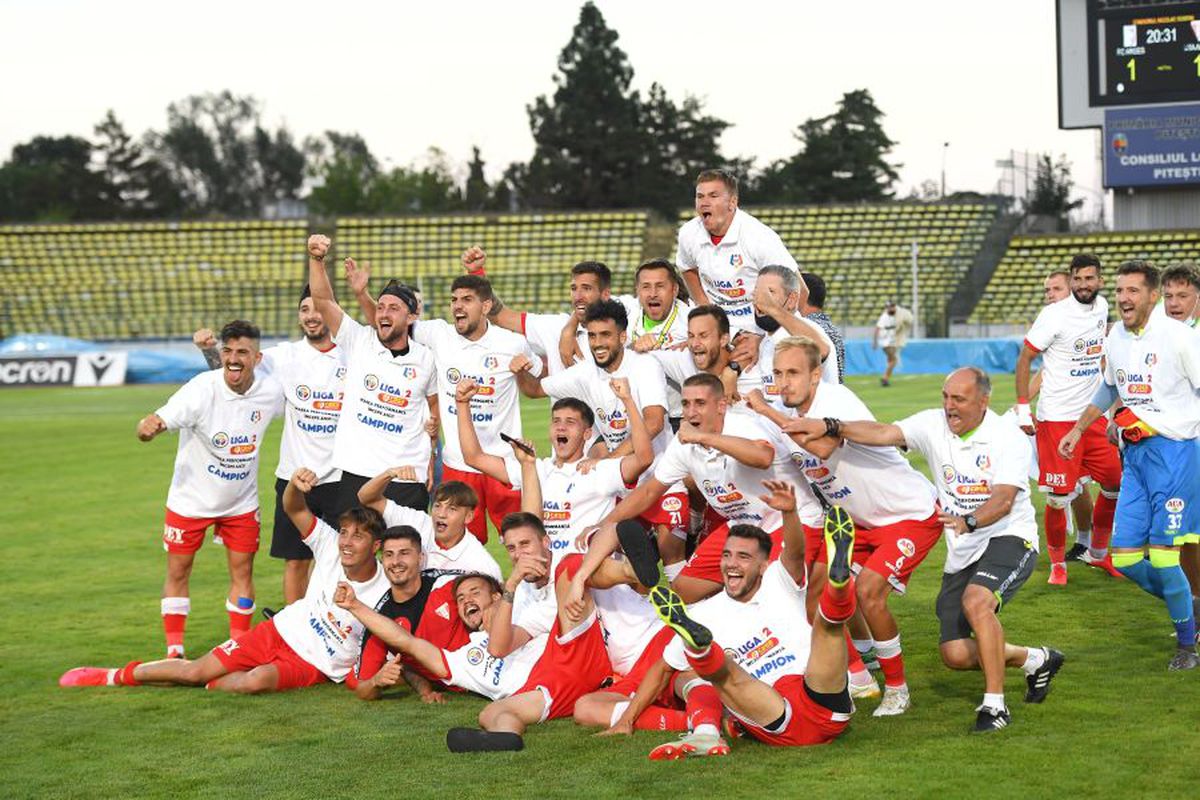 FOTO Imagini FANTASTICE! FC Argeș și UTA au sărbătorit împreună promovarea în Liga 1