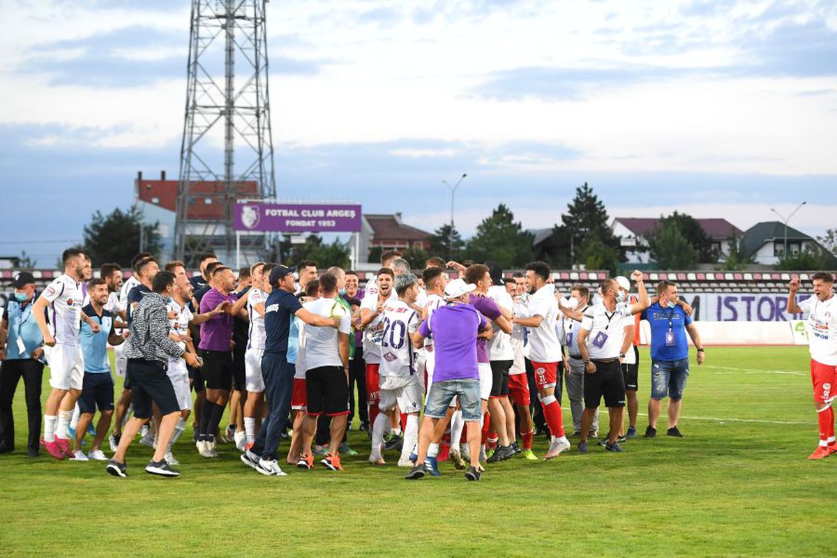 FOTO Imagini FANTASTICE! FC Argeș și UTA au sărbătorit împreună promovarea în Liga 1