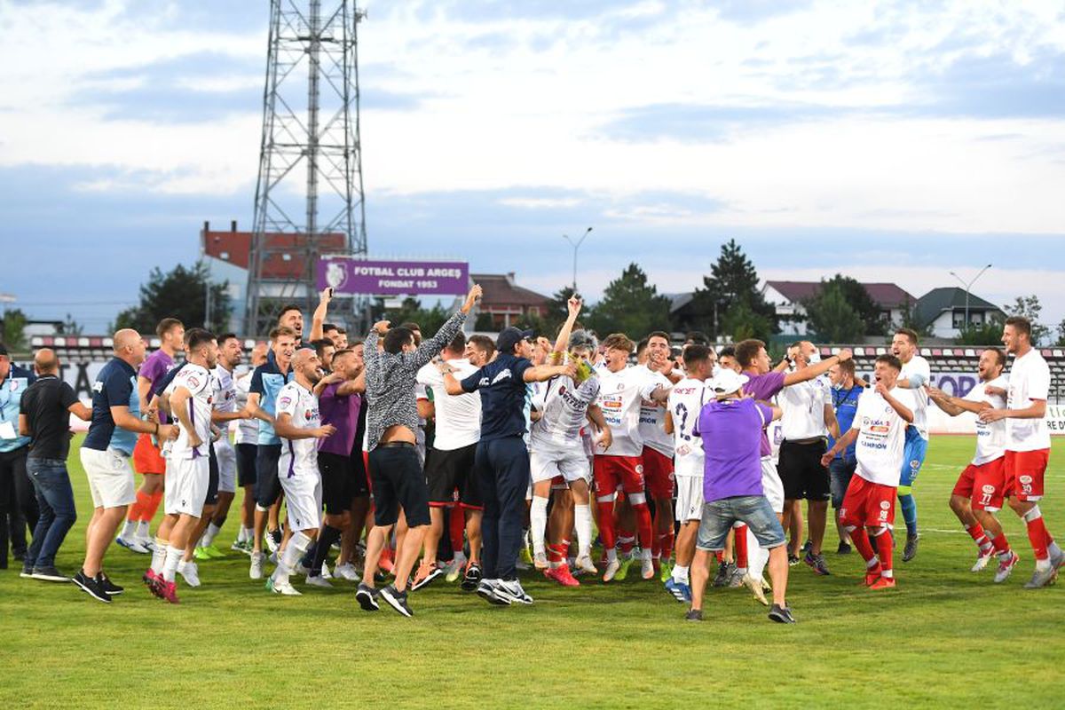 FOTO Imagini FANTASTICE! FC Argeș și UTA au sărbătorit împreună promovarea în Liga 1