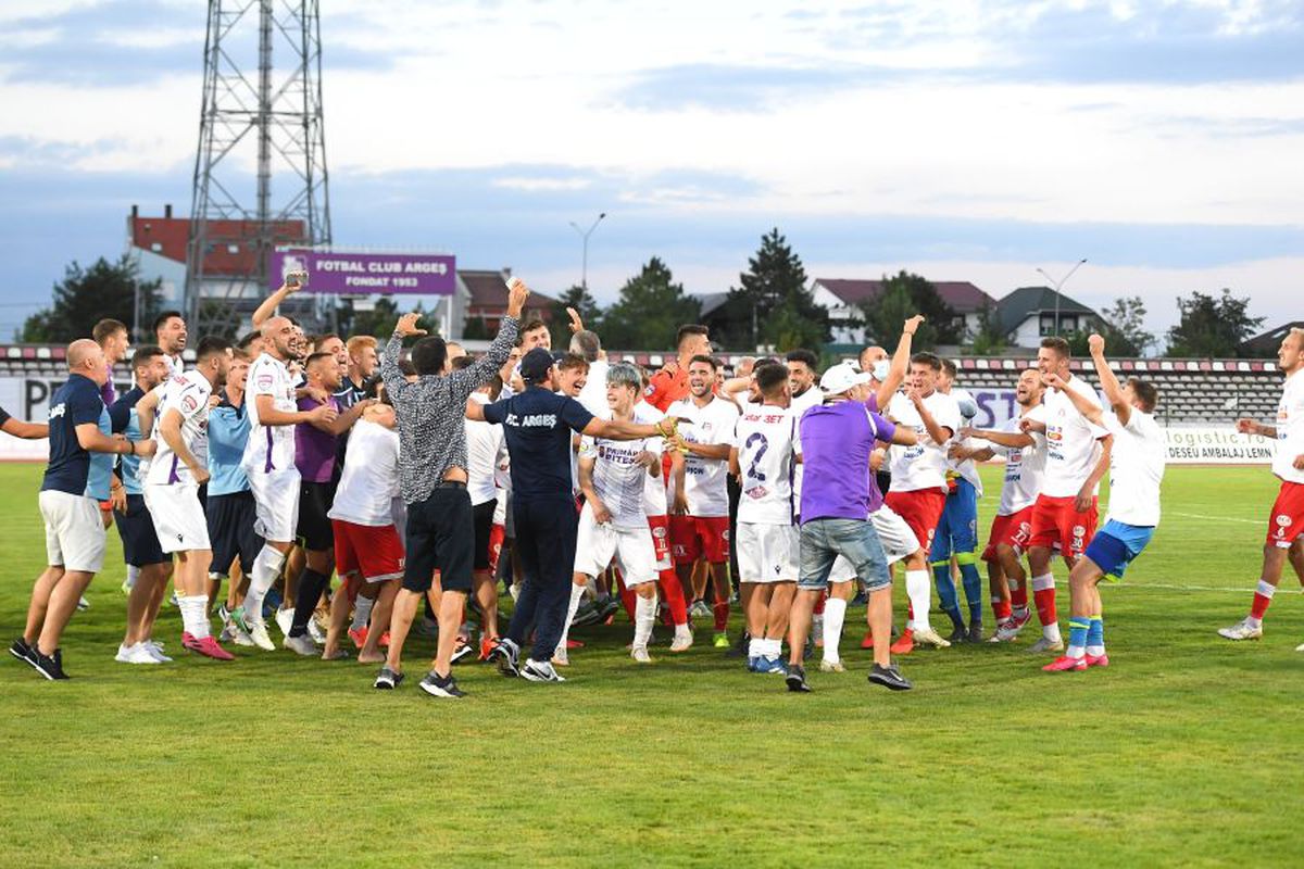 FOTO Imagini FANTASTICE! FC Argeș și UTA au sărbătorit împreună promovarea în Liga 1