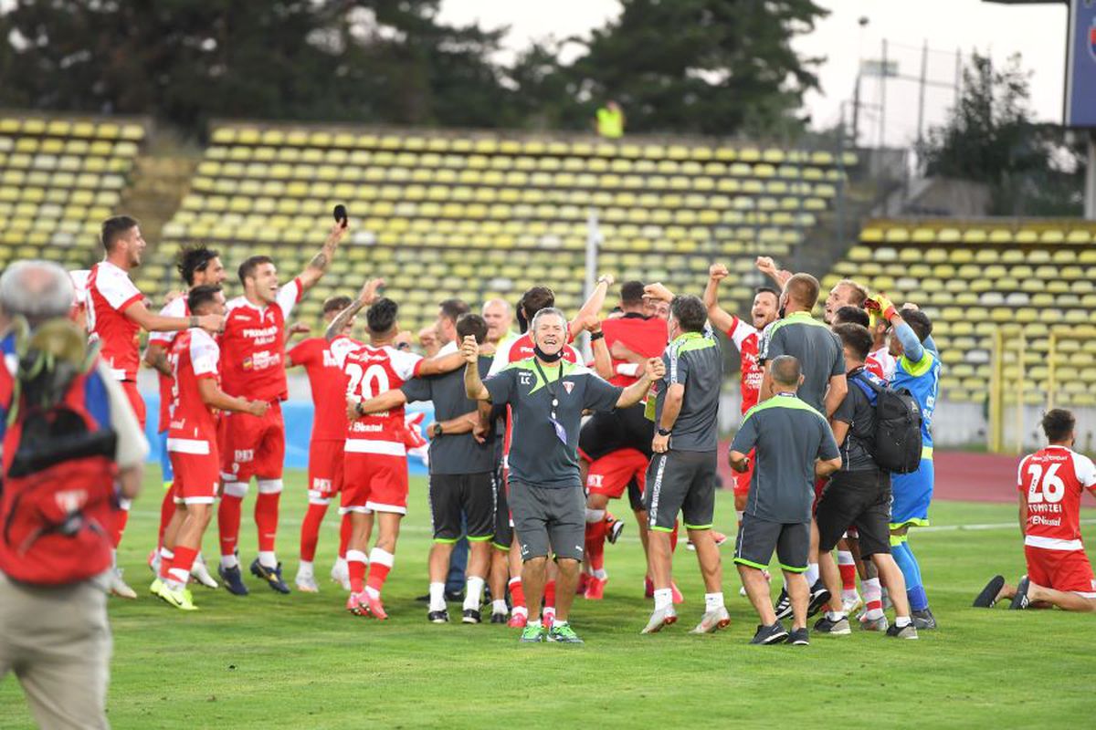 VIDEO Promovarea bate pandemia! Imagini spectaculoase din Arad, după promovarea celor de la UTA în Liga 1