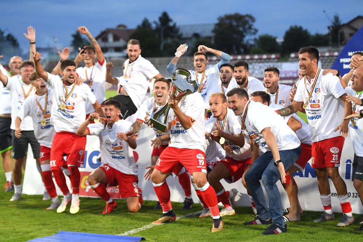 VIDEO Promovarea bate pandemia! Imagini spectaculoase din Arad, după promovarea celor de la UTA în Liga 1
