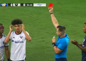 Gafă incredibilă a unui comentator din MLS: „Penalty! Arbitrul arată spre punctul cu var!”
