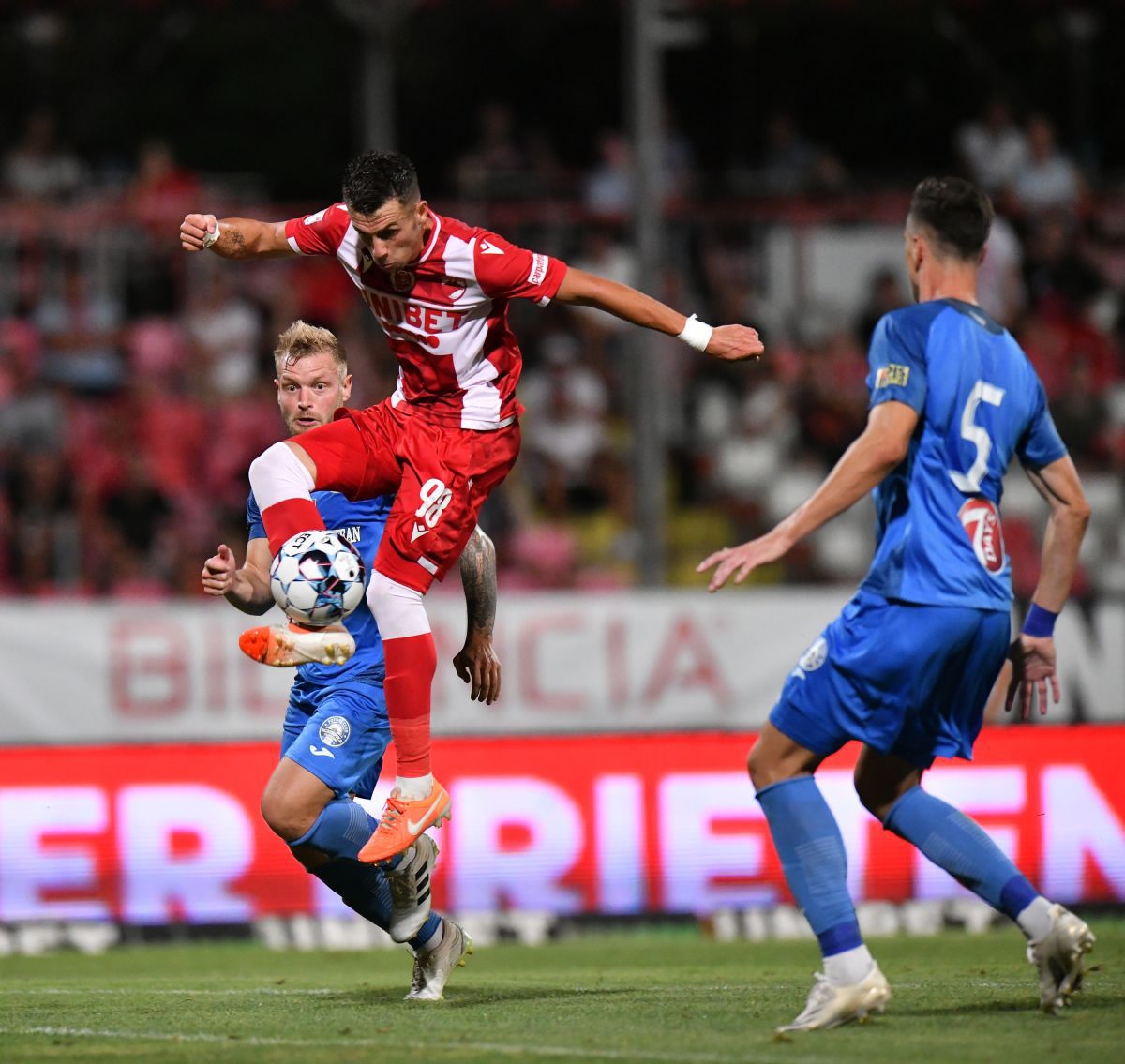 Dinamo - Clinceni  3-1 » Spectacol în Ștefan cel Mare! „Câinii” întorc scorul și obțin a doua victorie în Liga 1