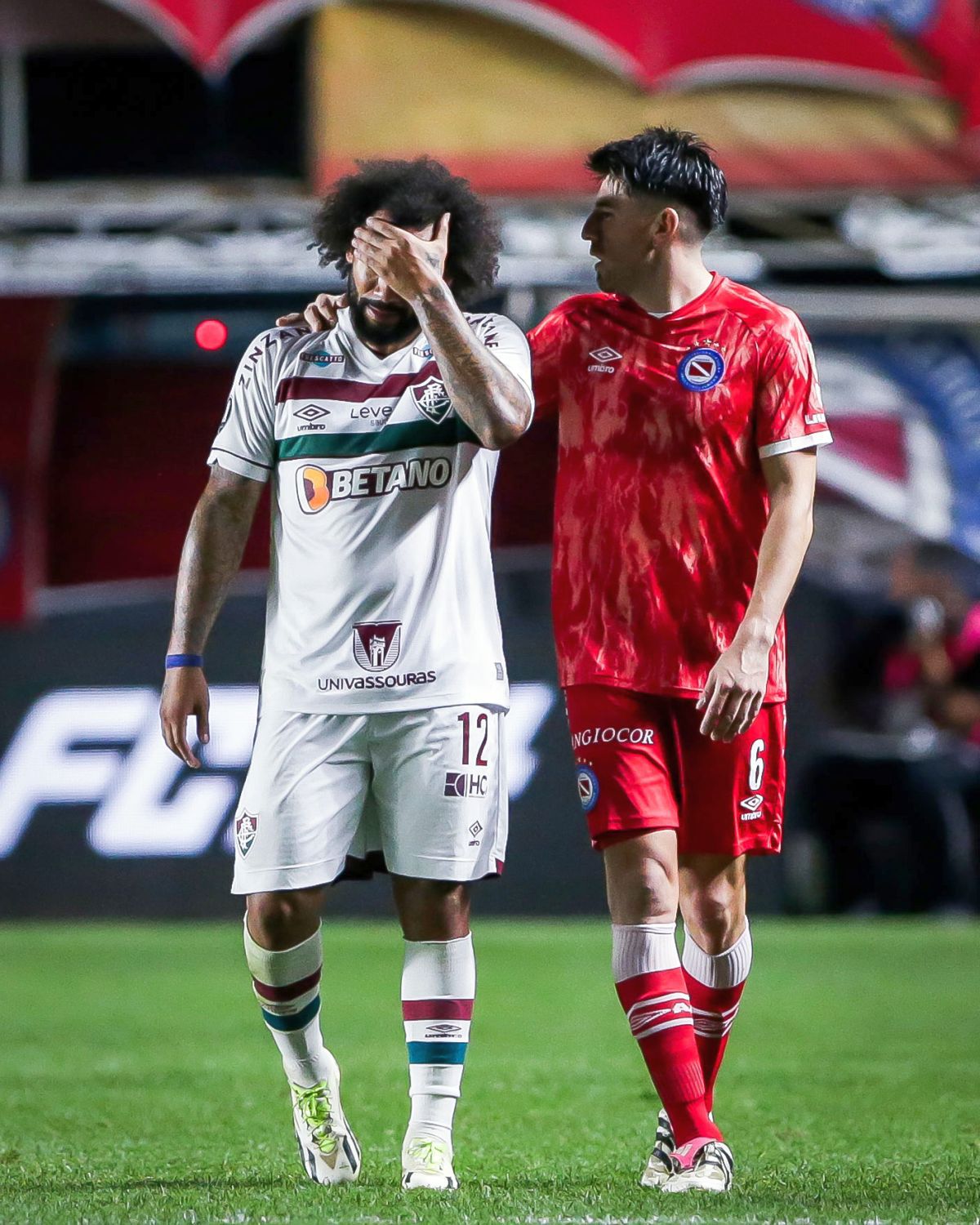 Fostul fundaș de la Real Madrid, fault extrem de dur în Copa Libertadores » I-a rupt piciorul unui adversar și a izbucnit în lacrimi