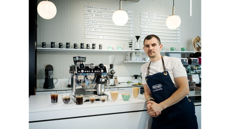 Descoperă arta preparării cafelei cu extracție la rece cu ajutorul espressorului manual De'Longhi La Specialista Maestro