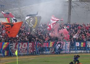 3.000 de dinamoviști la Mediaș, în prima deplasare din Superliga: „Vânzarea biletelor la peluze s-a oprit, iar «câinii» deja încep să cumpere bilete la T1”