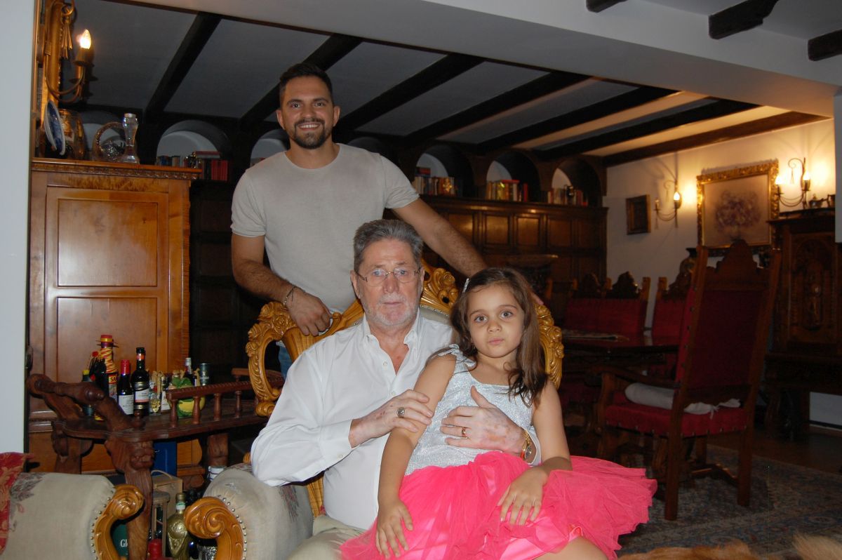 „E într-o depresie... nu pot să-l scot din casă deloc” » Dezvăluiri despre absența lui Cornel Dinu de aproape doi ani: „E cea mai mare durere a mea”