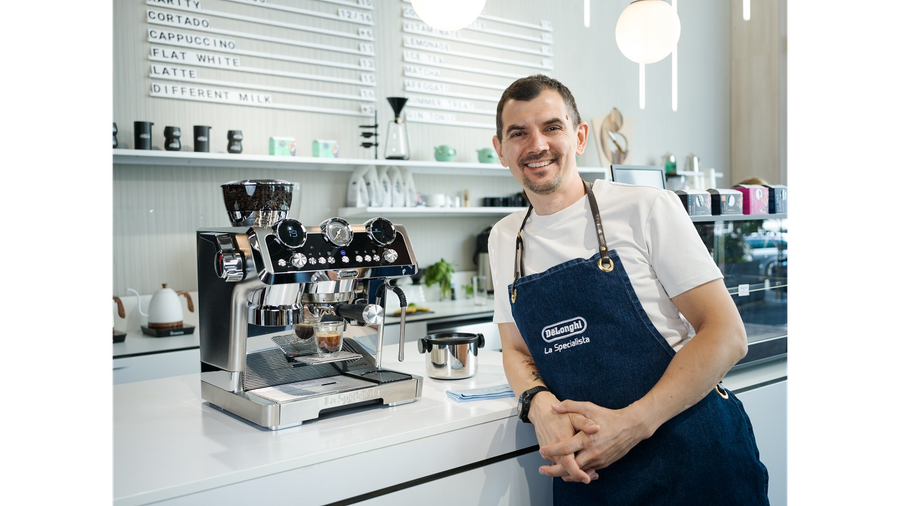 Descoperă arta preparării cafelei cu extracție la rece cu ajutorul espressorului manual De'Longhi La Specialista Maestro