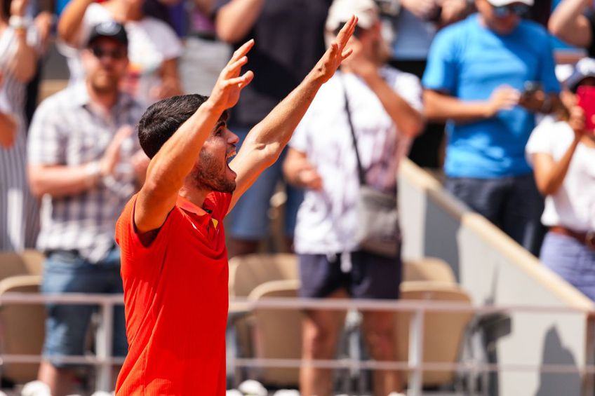 Carlos Alcaraz (21 de ani, locul 3 ATP), l-a învins pe Felix Auger-Aliassime (23 de ani, locul 19 ATP), scor 6-1, 6-1, în semifinalele de la Jocurile Olimpice și a obținut calificarea în ultimul act. foto: Imago Images