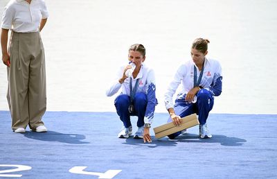 Efectele unui efort supraomenesc » Ionelei Cozmiuc i s-a făcut rău după finala de argint. Gianina a intervenit imediat