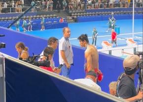 Chinezul Pan Zhanle, rivalul lui David Popovici, a revenit azi în bazin la Jocurile Olimpice » Imediat după interviu, agenții doping l-au luat în primire