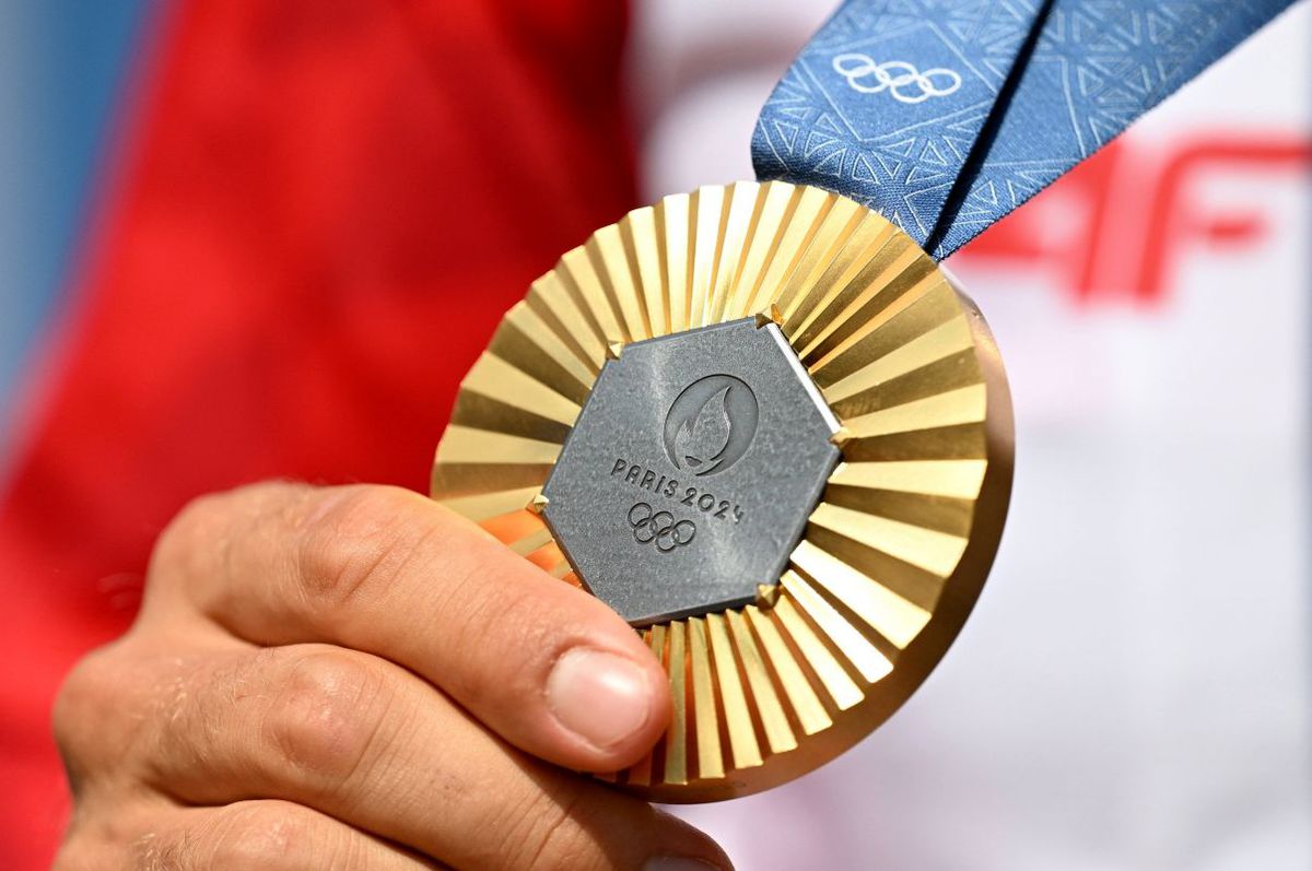 Imagini revoltătoare! Incredibil cum au ajuns să arate medaliile de la Jocurile Olimpice, după 4 luni » Ironie amară: „Paris 1924”