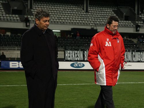 Mircea Lucescu și Cornel Dinu, unul lângă altul, de zeci de ani
Foto: Eduard Apostol