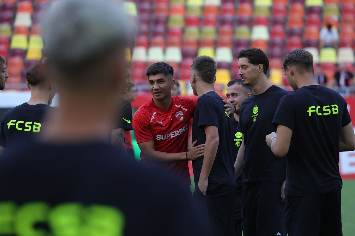 Dinamo - FCSB, imagini de încălzire: cum au fost primiți Politic și Musi de foștii colegi