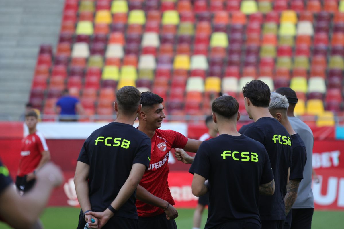 Dinamo - FCSB, imagini de încălzire: cum au fost primiți Politic și Musi de foștii colegi