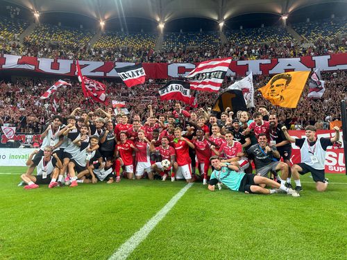 Poza cerută de Kopic. Bucuria celor de la Dinamo după victoria cu FCSB/ foto: Ionuț Iordache (GSP)