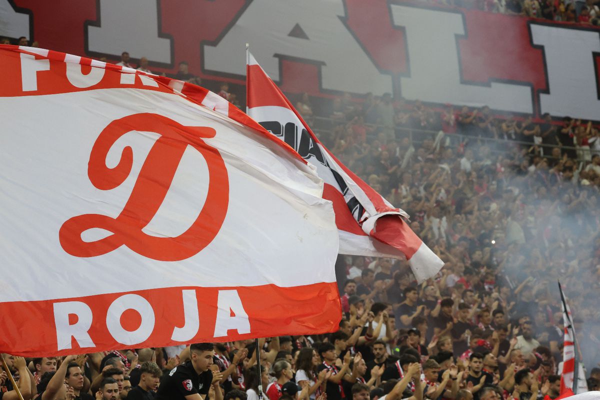 Scenografie cu bucluc în derby! Dinamoviștii n-au putut să-l miște pe „Mario”