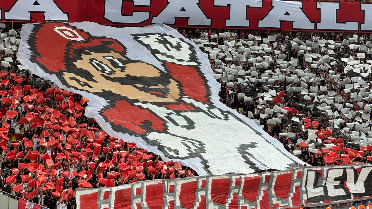 Scenografie cu bucluc în derby! Dinamoviștii n-au putut să-l miște pe „Mario”