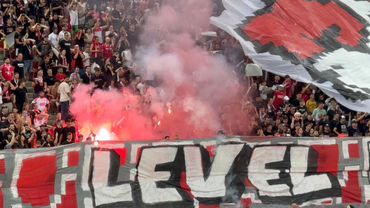 Scenografie cu bucluc în derby! Dinamoviștii n-au putut să-l miște pe „Mario”