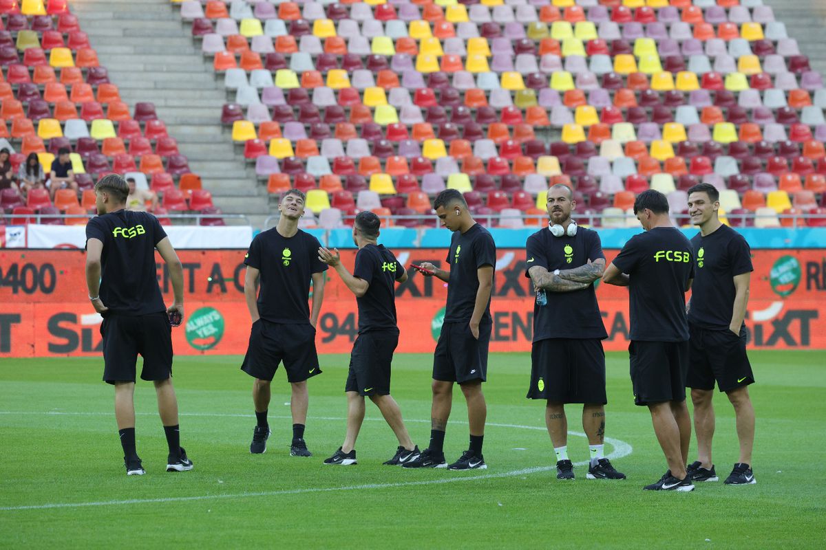 Dinamo - FCSB, imagini de încălzire: cum au fost primiți Politic și Musi de foștii colegi