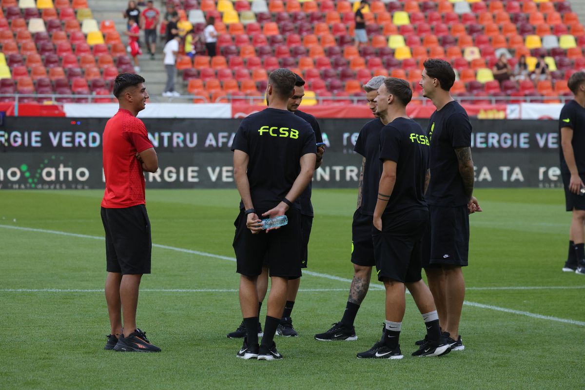 Dinamo - FCSB, imagini de încălzire: cum au fost primiți Politic și Musi de foștii colegi