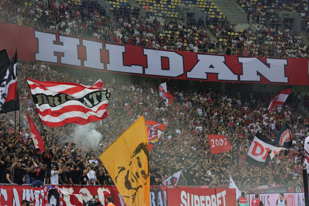 Scenografie cu bucluc în derby! Dinamoviștii n-au putut să-l miște pe „Mario”