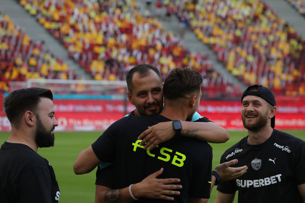 Dinamo - FCSB, imagini de încălzire: cum au fost primiți Politic și Musi de foștii colegi