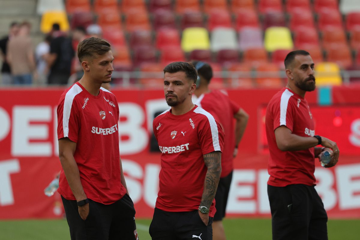 Dinamo - FCSB, imagini de încălzire: cum au fost primiți Politic și Musi de foștii colegi