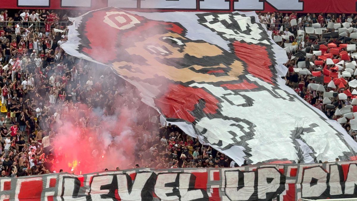 Scenografie cu bucluc în derby! Dinamoviștii n-au putut să-l miște pe „Mario”