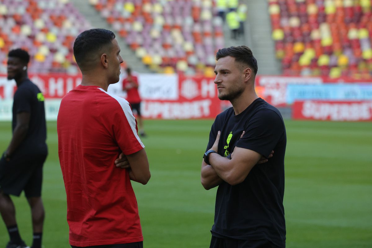 Dinamo - FCSB, imagini de încălzire: cum au fost primiți Politic și Musi de foștii colegi