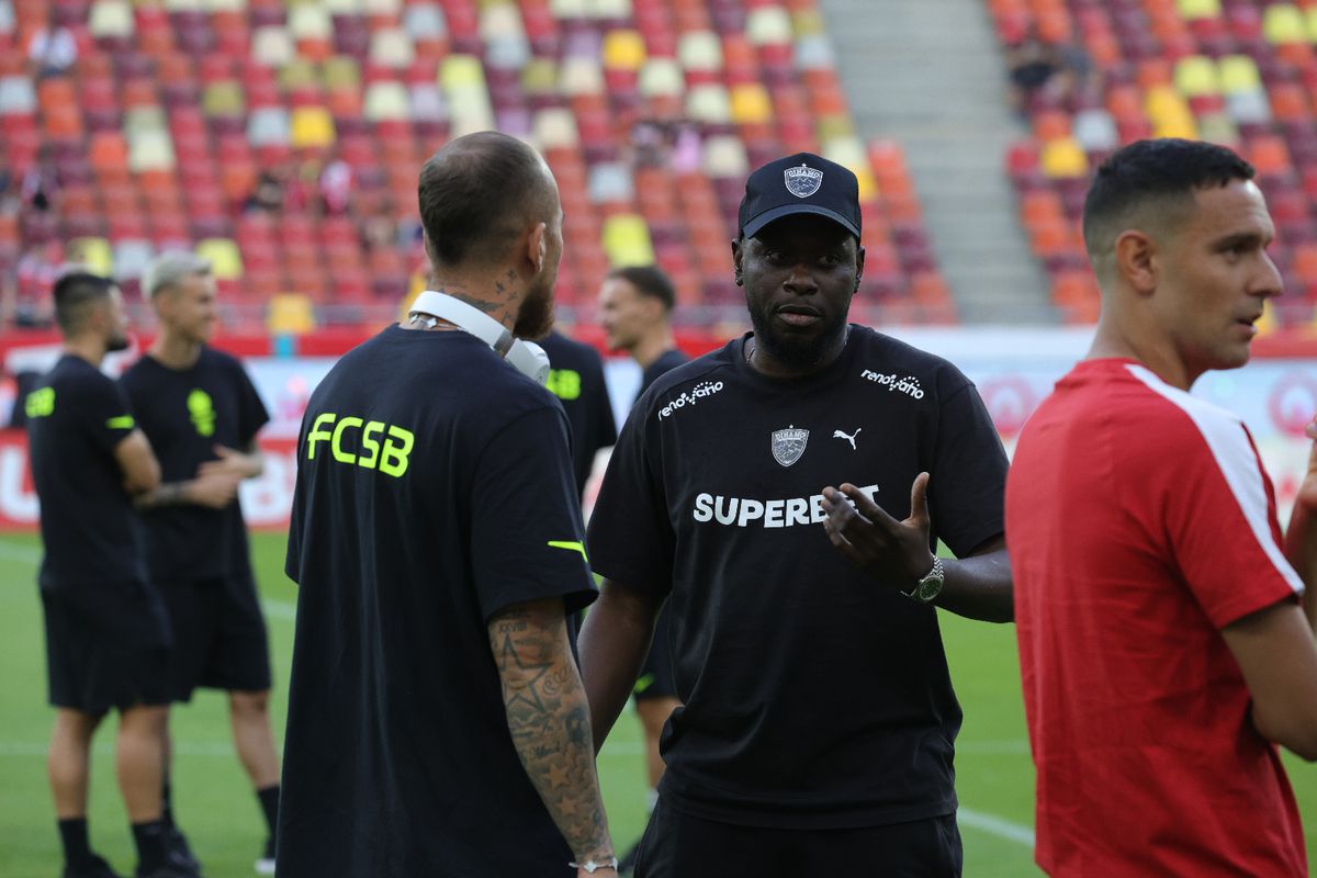 Dinamo - FCSB, imagini de încălzire: cum au fost primiți Politic și Musi de foștii colegi