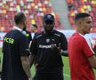 Jucătorii lui Dinamo și FCSB au ieșit pentru inspecția gazonului // Foto: Ionuț Iordache GSP