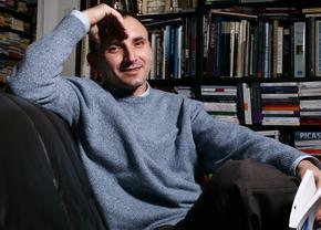 Poetul Robert Șerban: „Am fost nebun după baschet, în liceu jucam ore în șir, până nu mai vedem coșul”