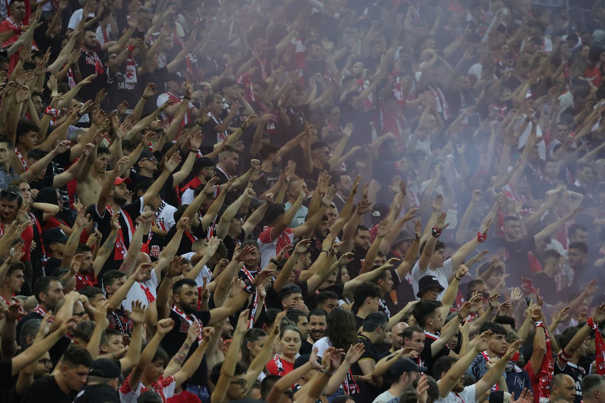 Scenografie cu bucluc în derby! Dinamoviștii n-au putut să-l miște pe „Mario”