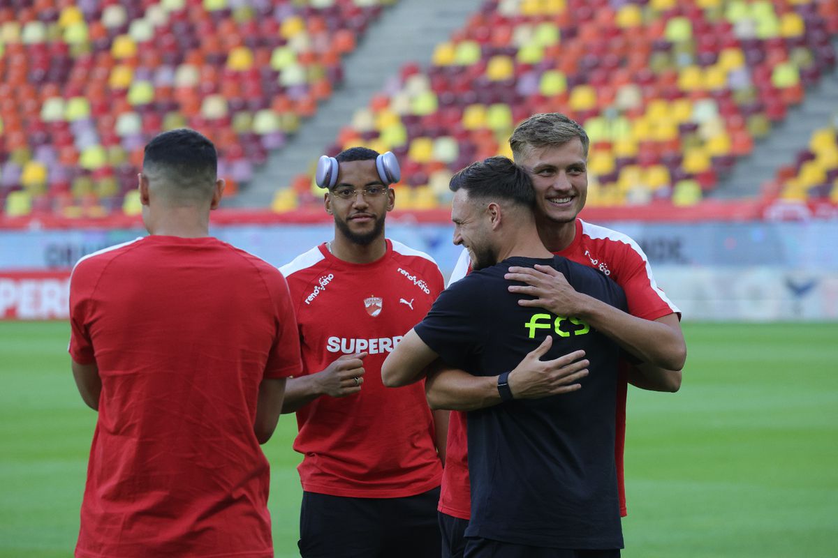 Dinamo - FCSB, imagini de încălzire: cum au fost primiți Politic și Musi de foștii colegi